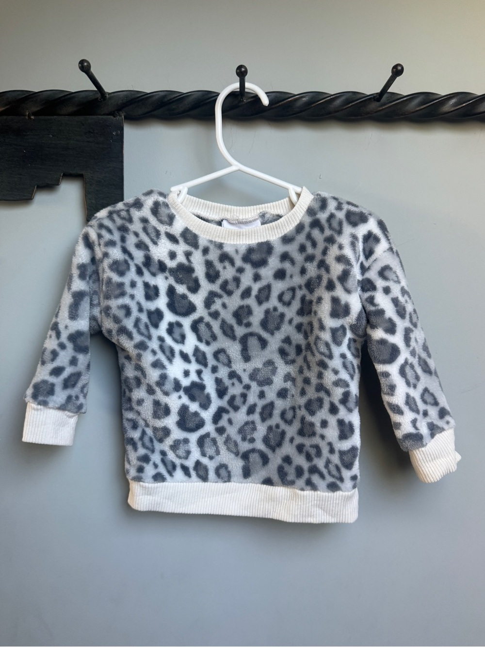 Kids Leopard Print Pullover Sweatshirt - Gray & White